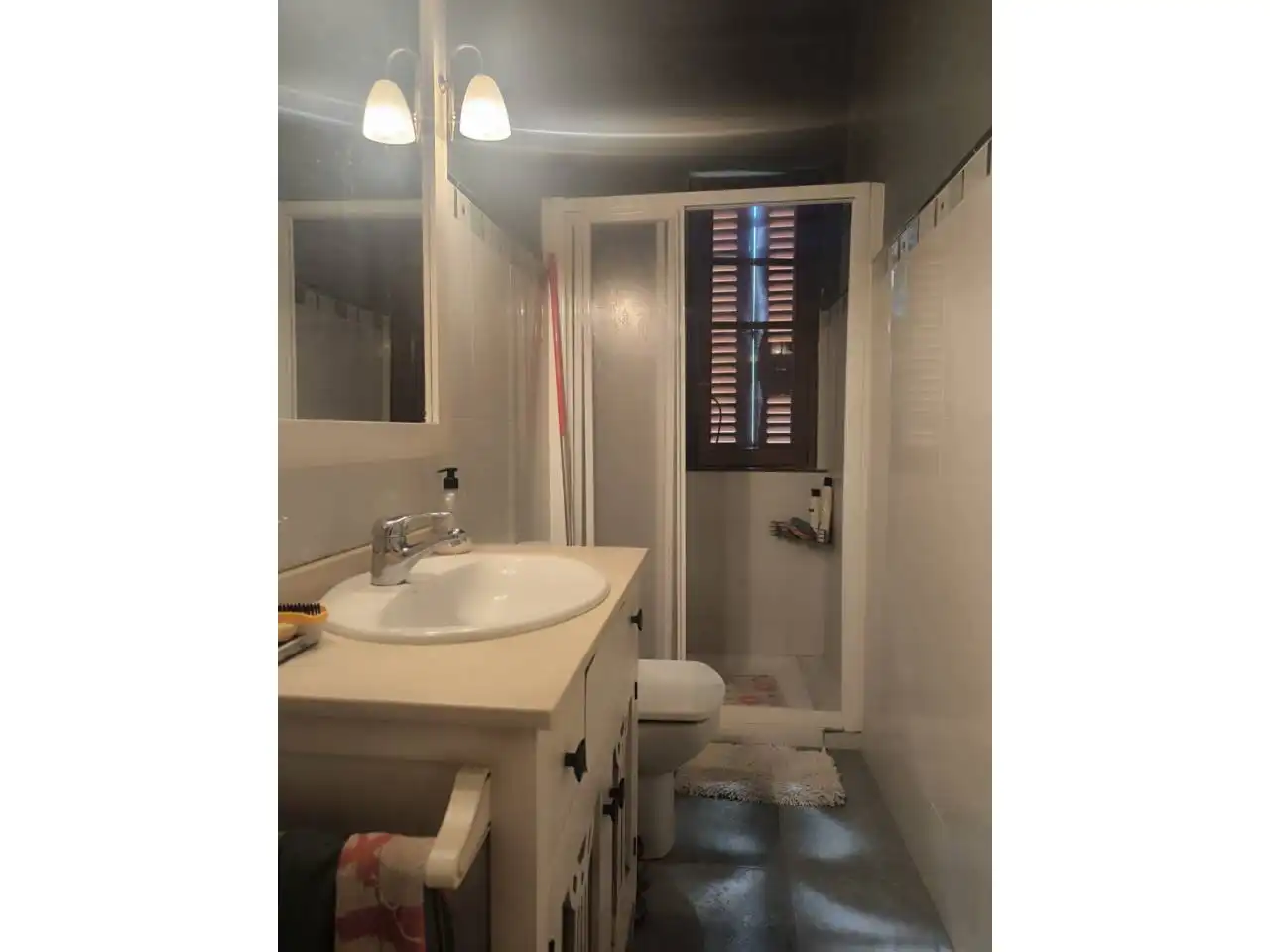 Bany de Casa o xalet en venda en León Capital  amb Calefacció, Jardí privat i Parquet