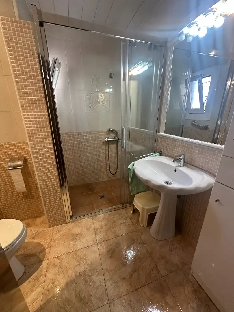 Bany de Pis en venda en Santa Coloma de Gramenet amb Aire condicionat, Calefacció i Balcó
