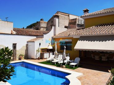 Chalet con piscina en venta en Vélez-Málaga ciudad