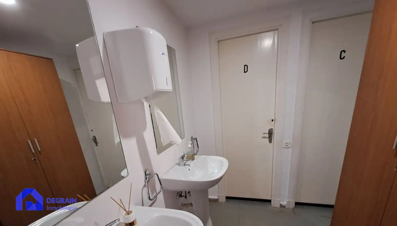 Bany de Oficina de lloguer en Oviedo 