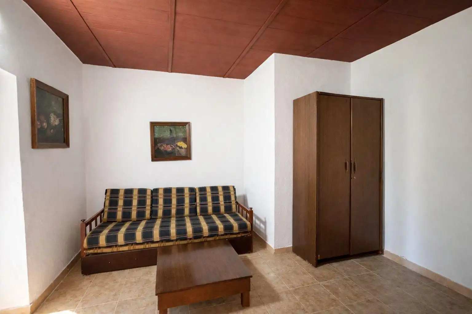 Sala d'estar de Finca rústica en venda en Puebla de Guzmán amb Jardí privat i Moblat