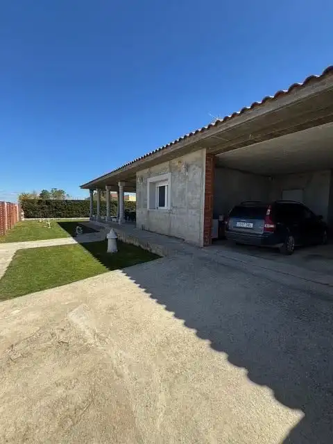 Vista exterior de Casa o xalet en venda en Calvarrasa de Arriba amb Calefacció, Jardí privat i Terrassa