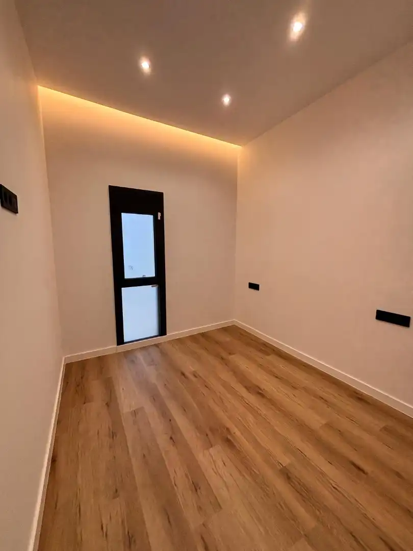 Flat for sale in Barcelona  with Air Conditioner, Oven and Microwave