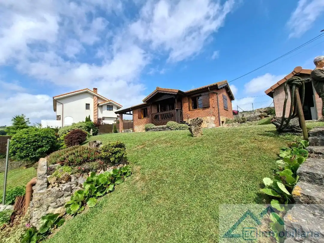 Exterior view of Houses for sale in Bareyo  with Heating, Storage room and Furnished