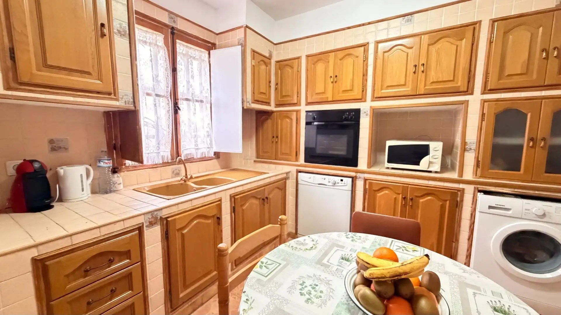 Kitchen of Houses for sale in Elche / Elx  with Heating, Private garden and Storage room