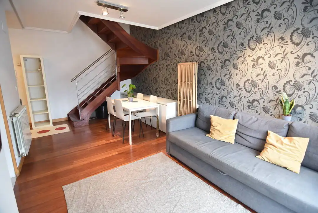 Sala d'estar de Dúplex en venda en Eibar amb Calefacció, Traster i Moblat