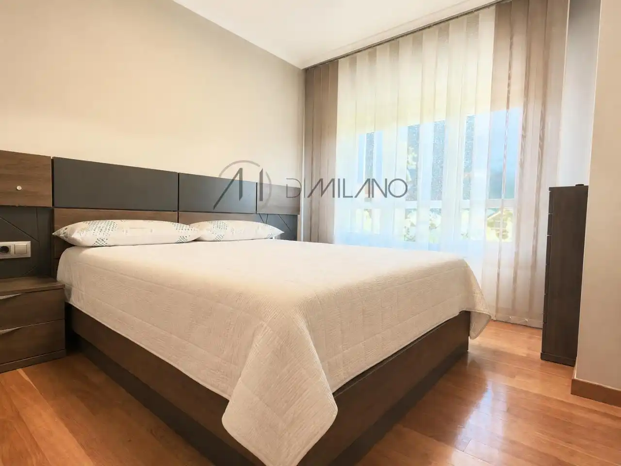 Dormitori de Pis de lloguer en Vigo  amb Calefacció, Parquet i Piscina