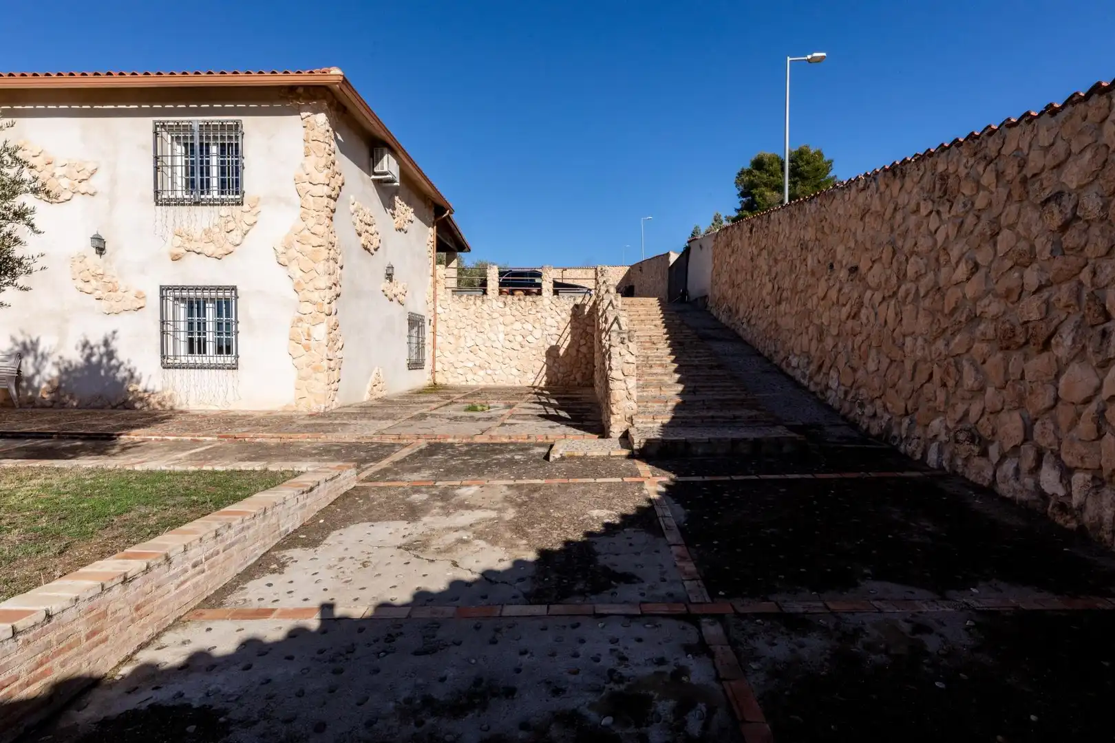 Vista exterior de Casa o xalet en venda en Colmenar de Oreja amb Calefacció, Jardí privat i Traster