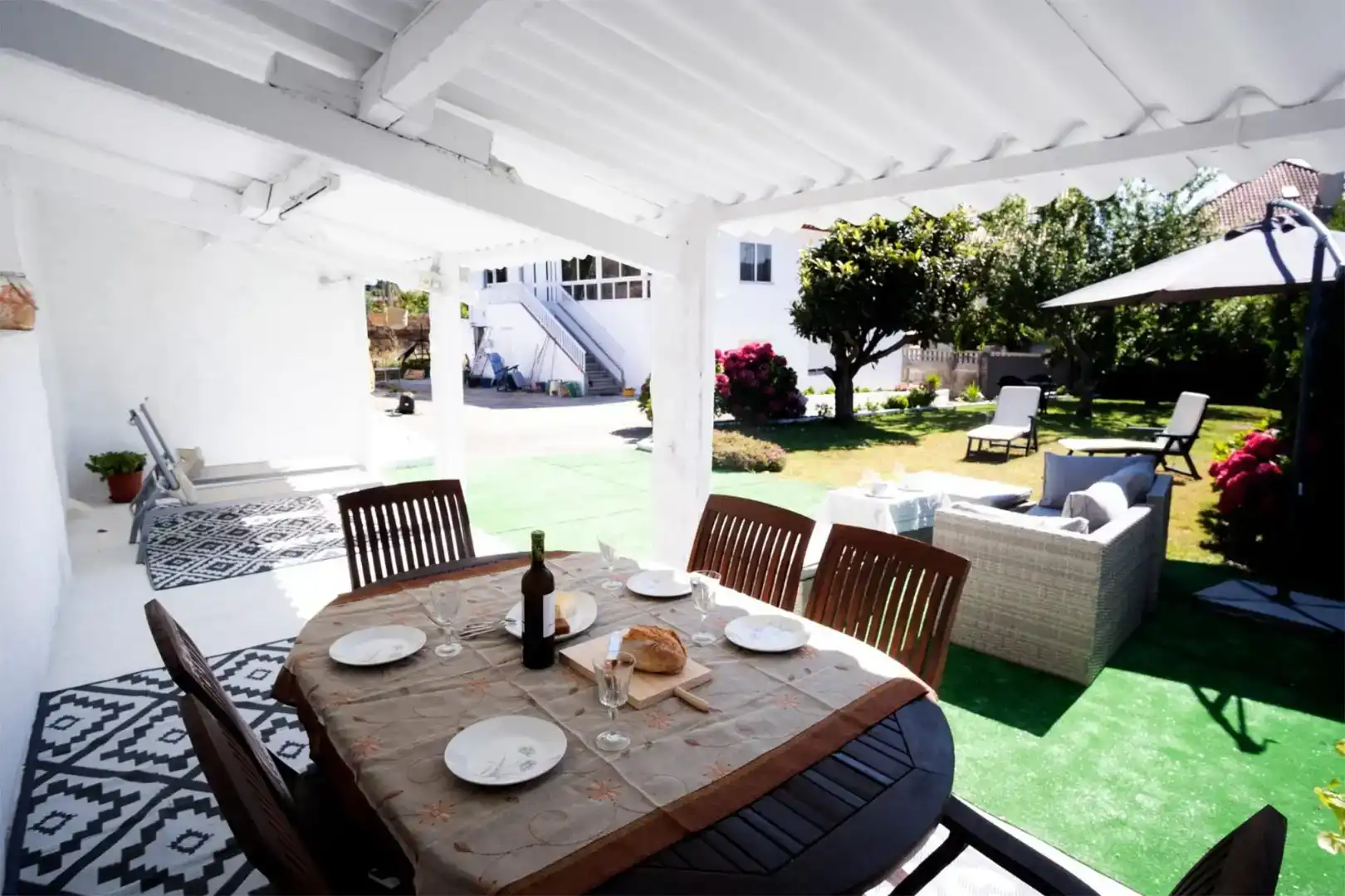 Terrassa de Casa o xalet en venda en Vigo  amb Jardí privat, Parquet i Moblat