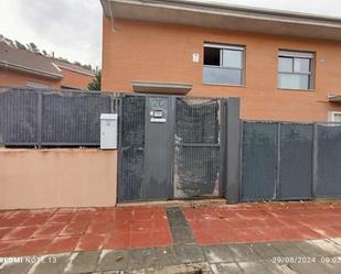 Exterior view of Single-family semi-detached for sale in Villalbilla  with Heating, Private garden and Parquet flooring