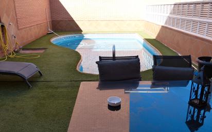 Piscina de Casa adosada en venda en  Almería Capital amb Jardí privat, Terrassa i Traster