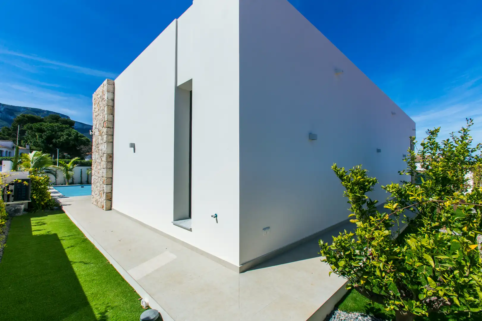 Vista exterior de Casa o xalet en venda en Dénia amb Aire condicionat, Calefacció i Jardí privat