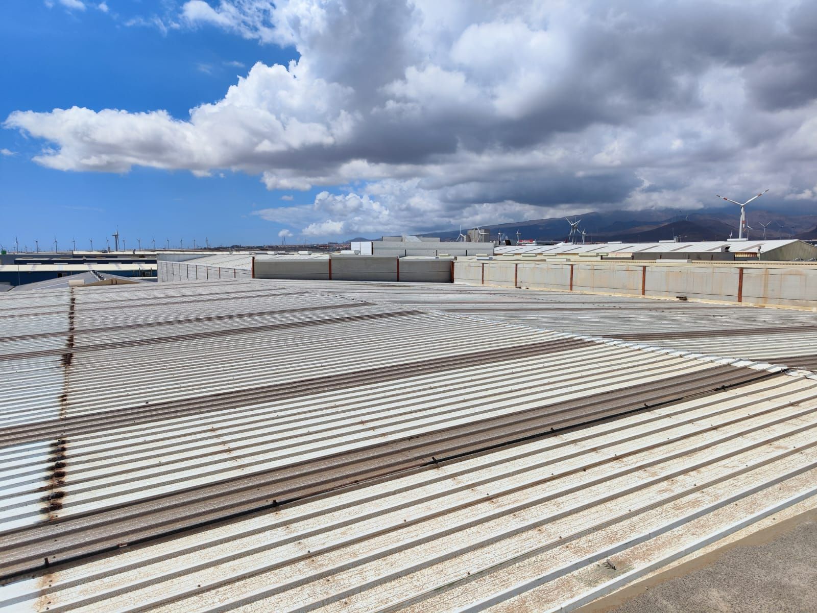 Vista exterior de Nau industrial en venda en Agüimes