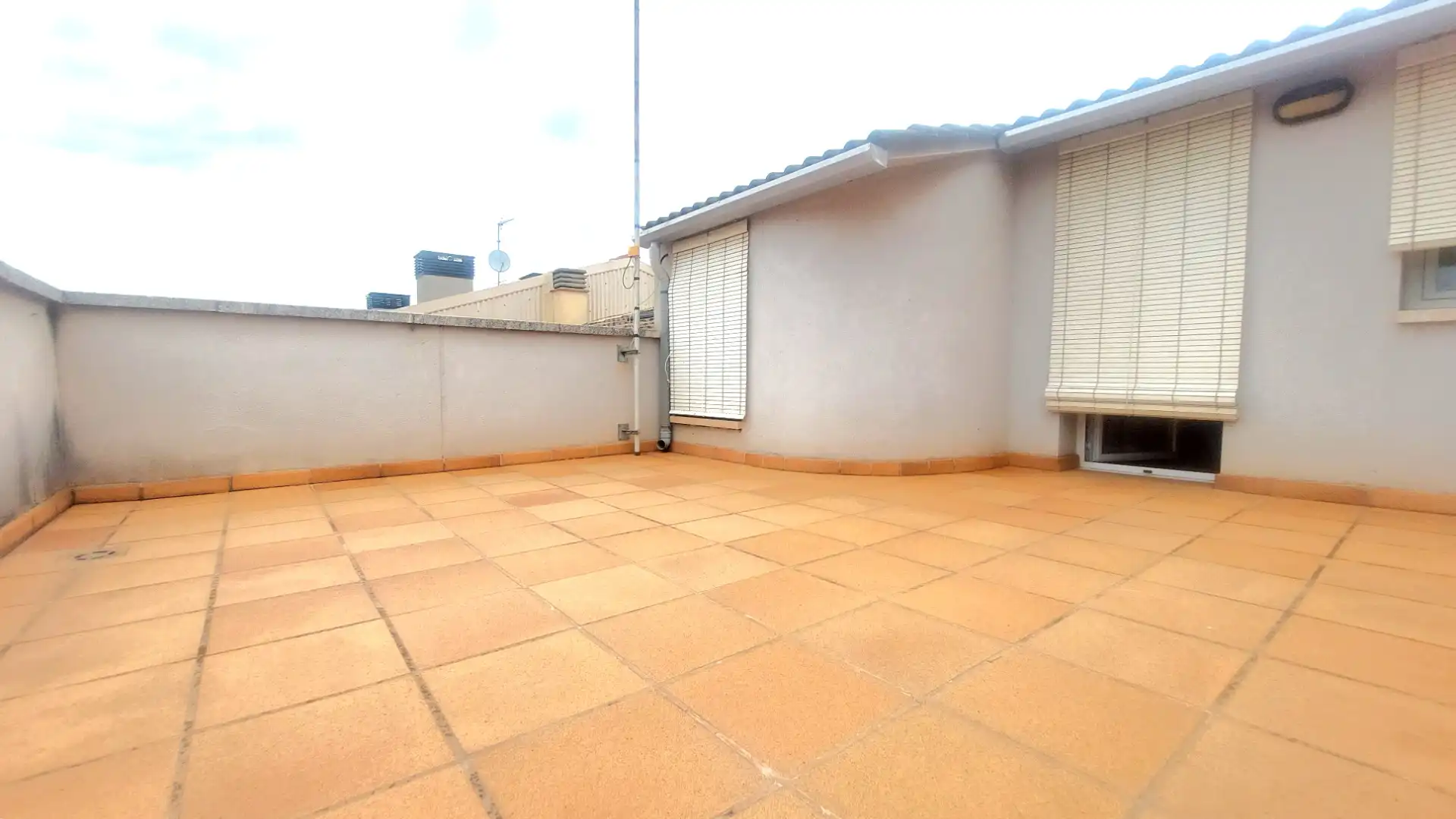 Casa a schiera con terrazza in vendita a Carrer Bisbe Valls