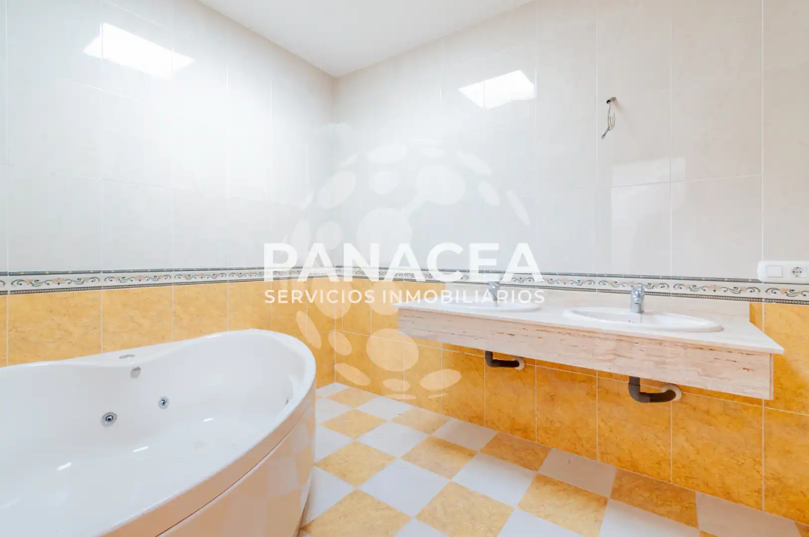 Bany de Casa o xalet en venda en Vícar amb Terrassa i Balcó