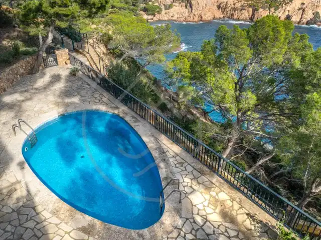 Schwimmbecken von Haus oder Chalet zum Verkauf in Palafrugell mit Klimaanlage, Heizung und Privatgarten