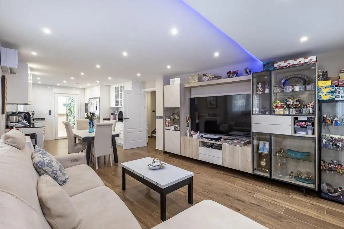 Wohnzimmer von Haus oder Chalet zum Verkauf in Peligros mit Klimaanlage, Heizung und Terrasse