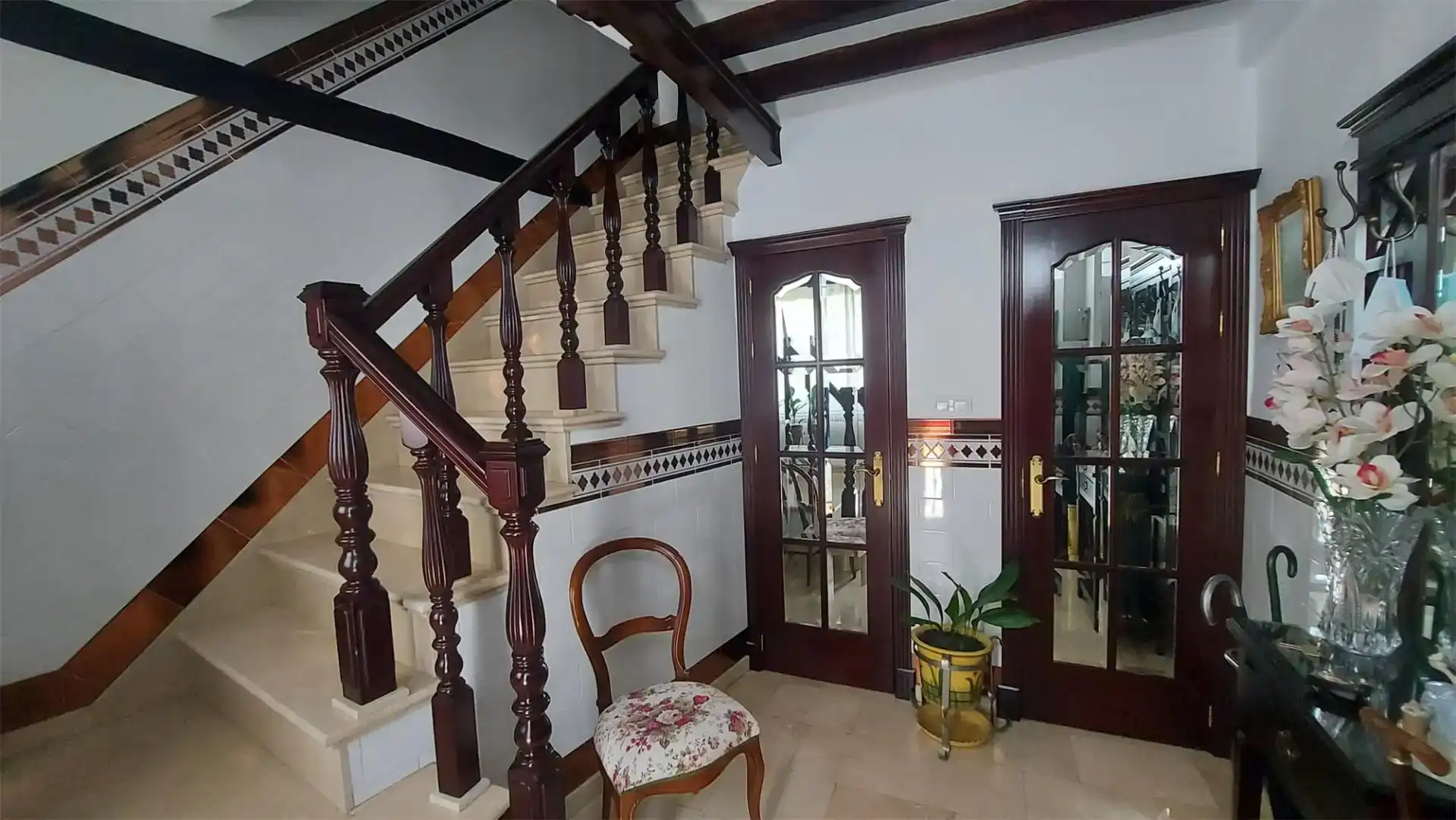 Casa adosada en venda en Ubrique amb Aire condicionat i Balcó