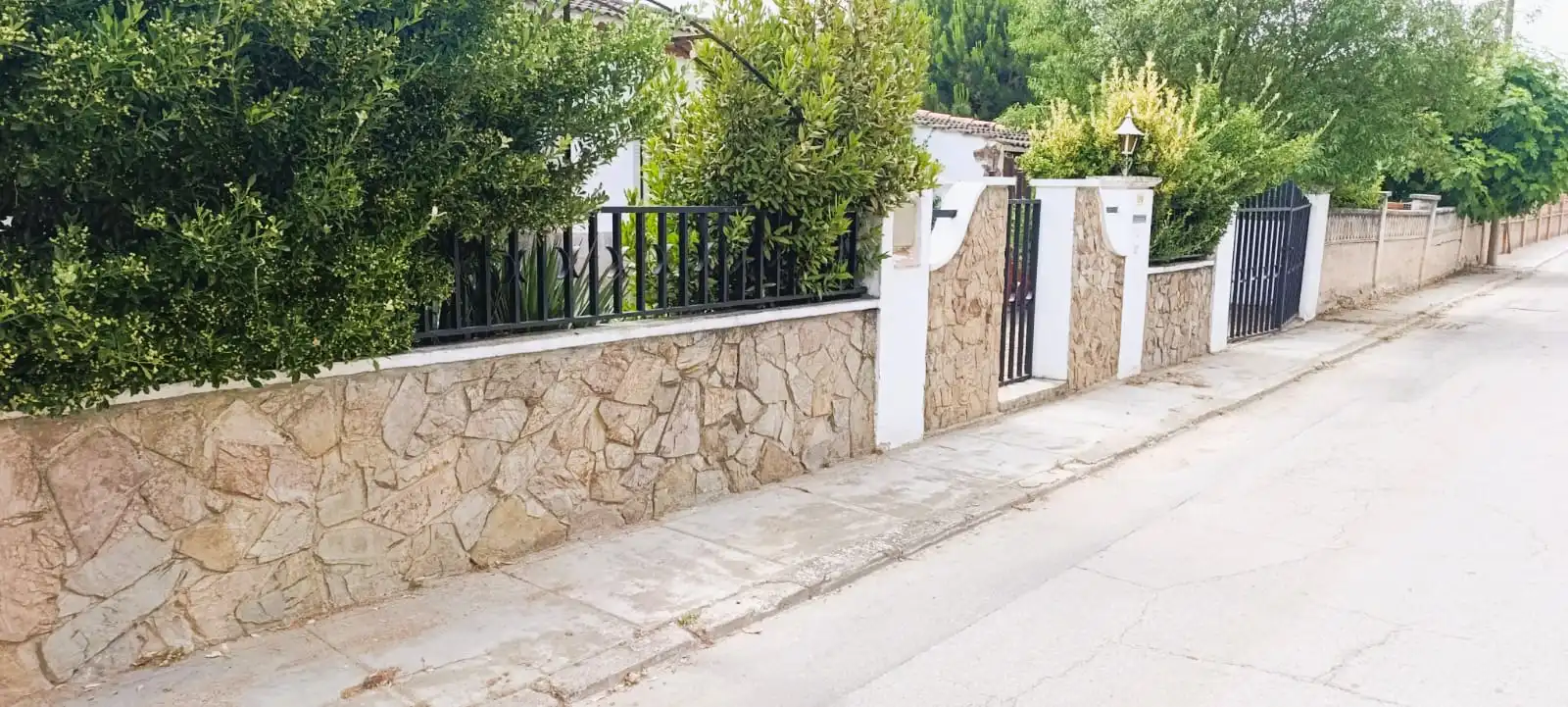 Vista exterior de Casa o xalet en venda en Lliçà d'Amunt amb Aire condicionat, Jardí privat i Terrassa