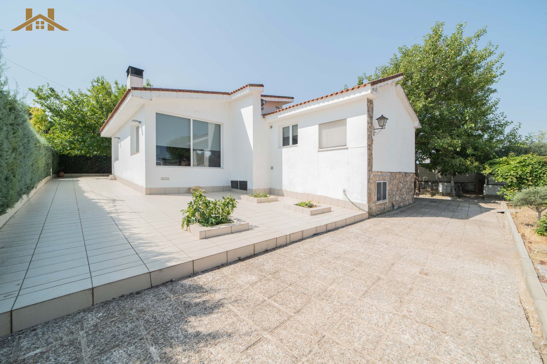 Vista exterior de Casa o xalet en venda en Aldea del Fresno amb Aire condicionat, Calefacció i Jardí privat