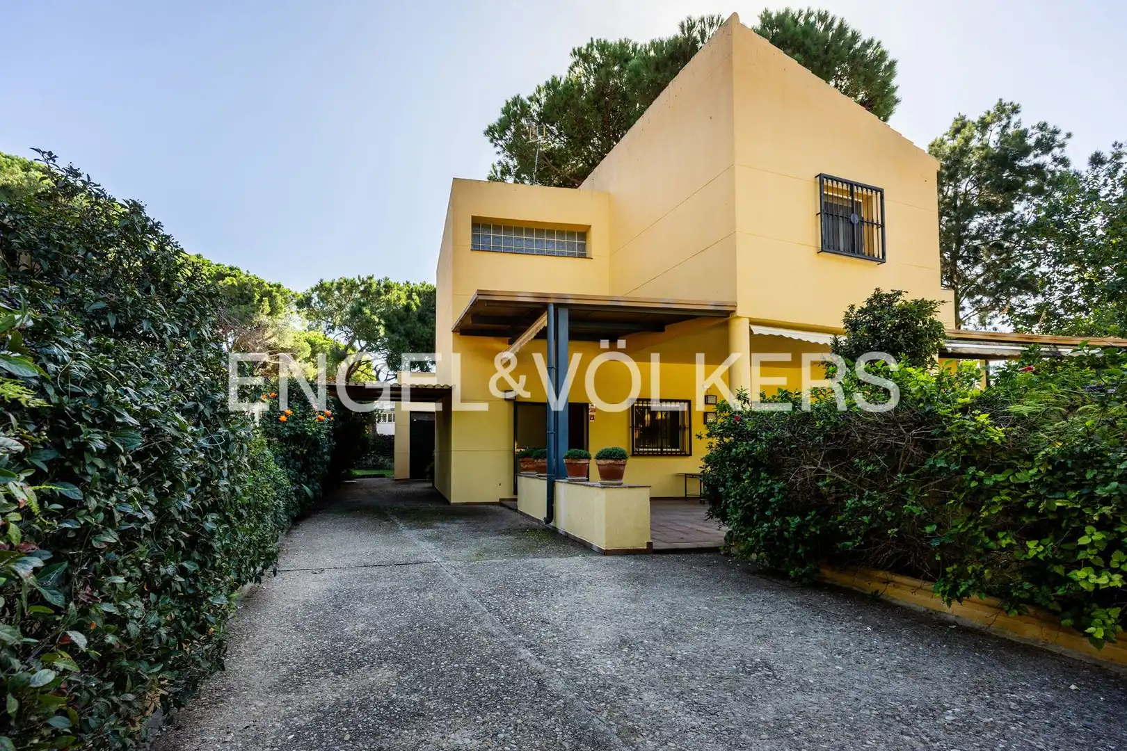 Vista exterior de Casa o xalet en venda en Chiclana de la Frontera amb Aire condicionat, Calefacció i Jardí privat