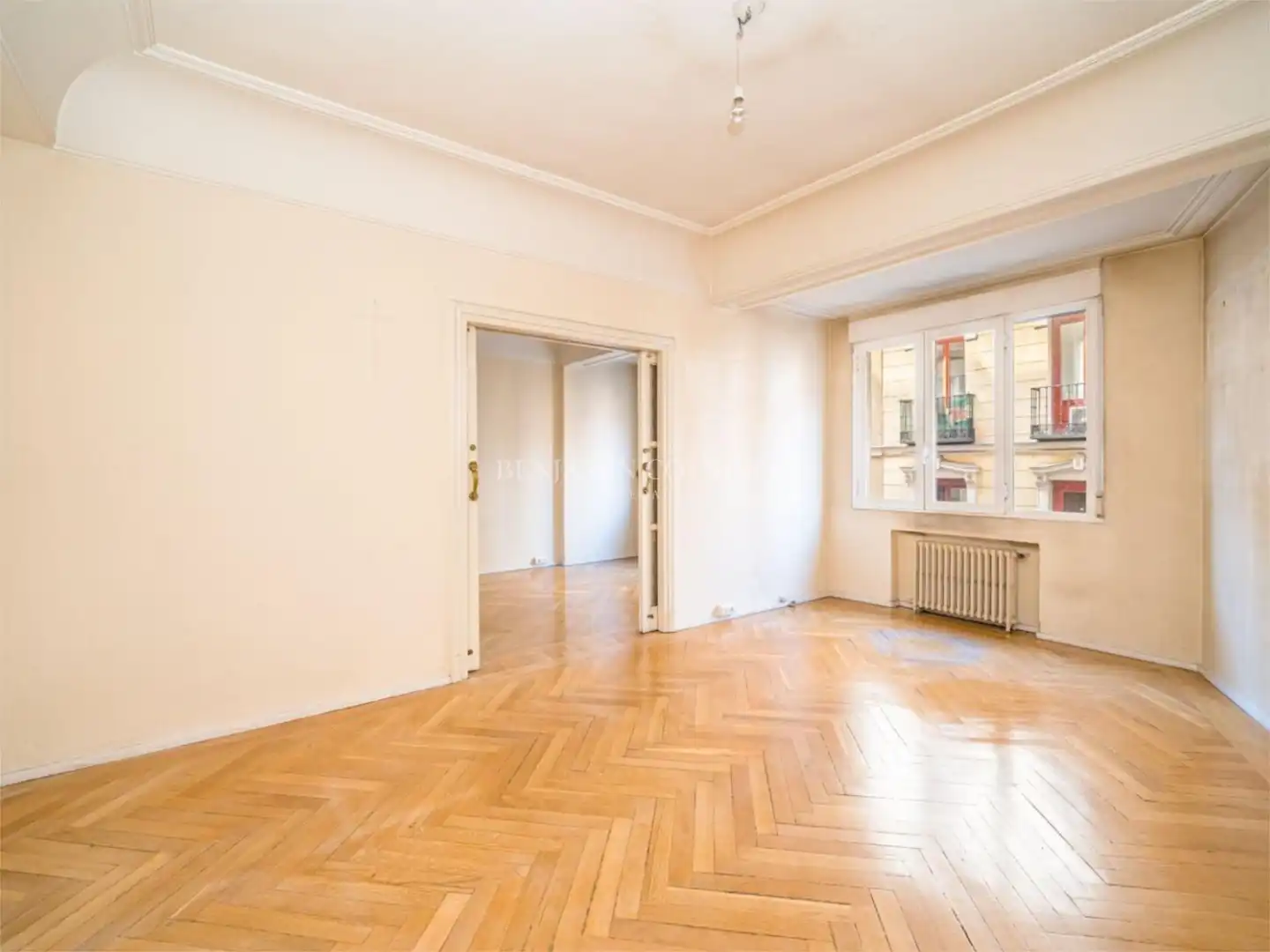 Habitación de Piso en venta en Madrid con Balcón