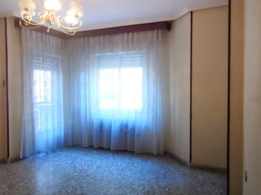 Casa con balcón en venta en Martos