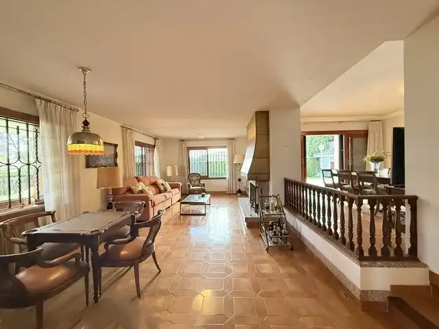 Sala d'estar de Casa o xalet en venda en Benicasim / Benicàssim amb Jardí privat, Terrassa i Piscina