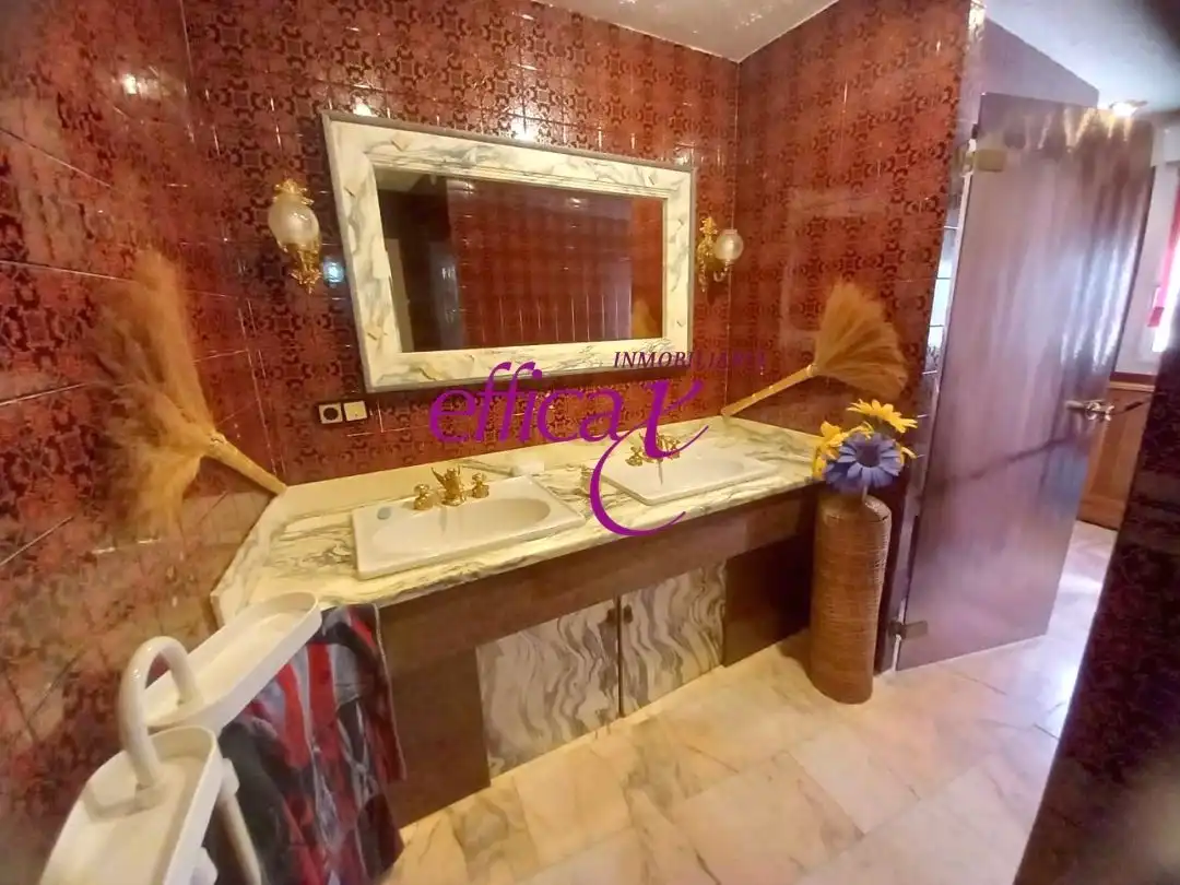 Baño de Piso en venta en Torrijos con Calefacción y Terraza