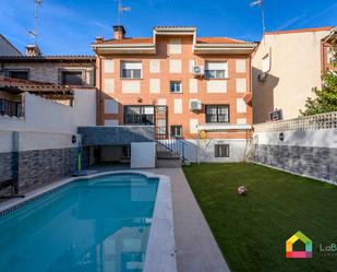 Vista exterior de Casa adosada en venda en Illescas amb Aire condicionat, Calefacció i Piscina