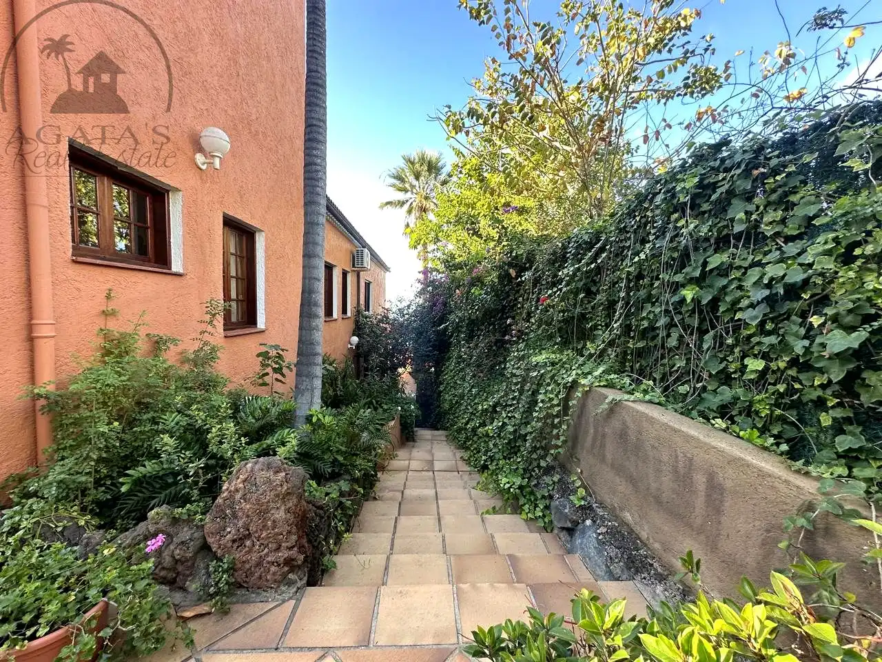 Vista exterior de Casa o xalet en venda en Tacoronte amb Aire condicionat, Calefacció i Jardí privat