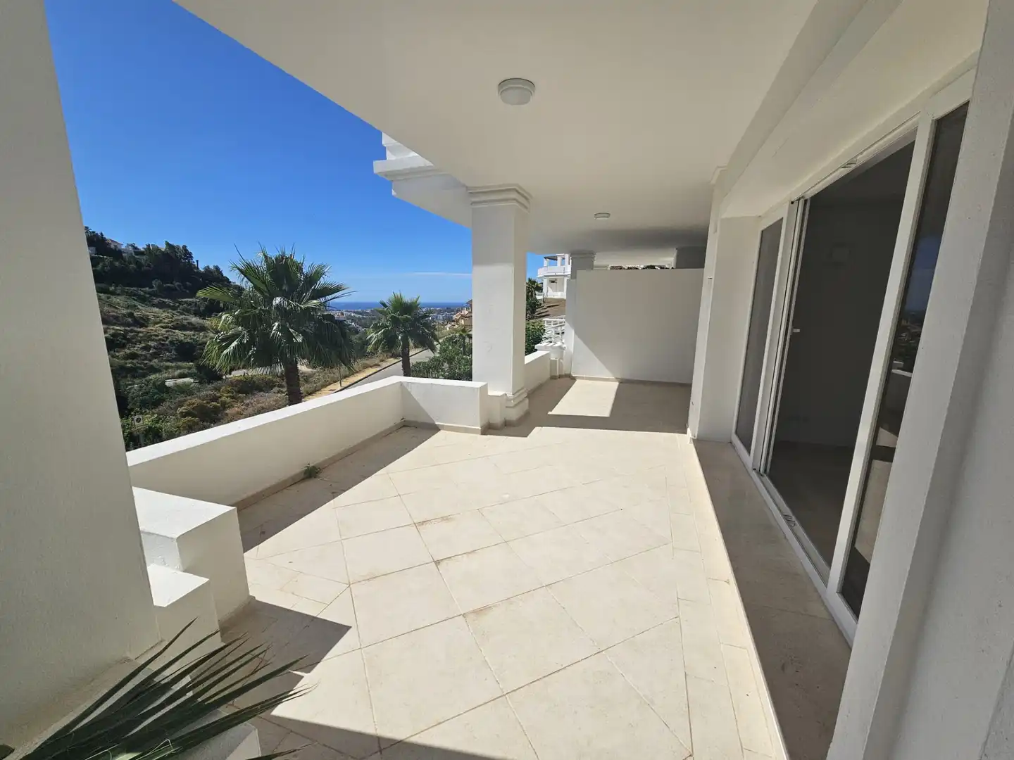 Apartamento con piscina en venta en Nueva Andalucía, imagen 2