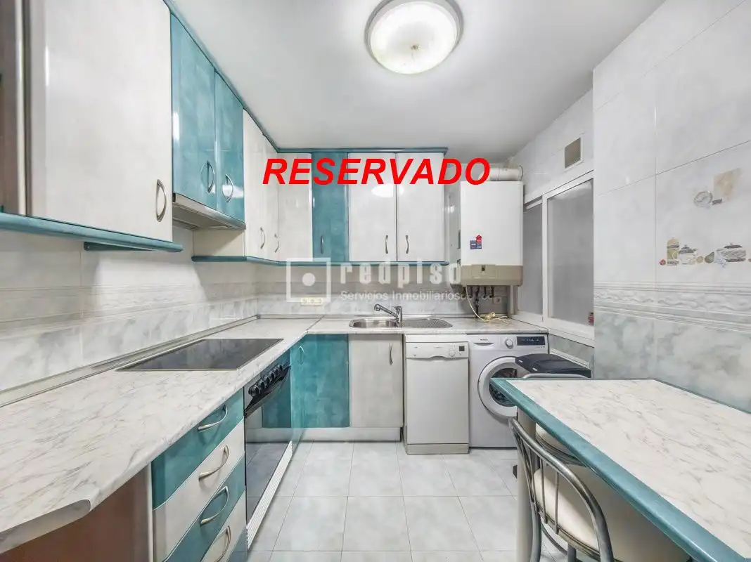 Cocina de Piso en venta en Alcorcón con Aire acondicionado, Calefacción y Jardín privado