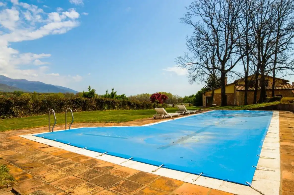 Piscina de Finca rústica en venda en Jarandilla de la Vera amb Aire condicionat, Calefacció i Jardí privat