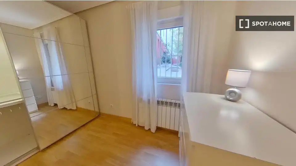Habitación de Piso de alquiler en Madrid con Aire acondicionado, Calefacción y Amueblado