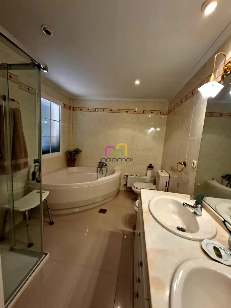 Baño de Casa o chalet en venta en Badajoz con Aire acondicionado, Calefacción y Jardín privado