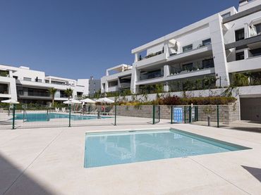 Pis amb piscina en venda a Selwo