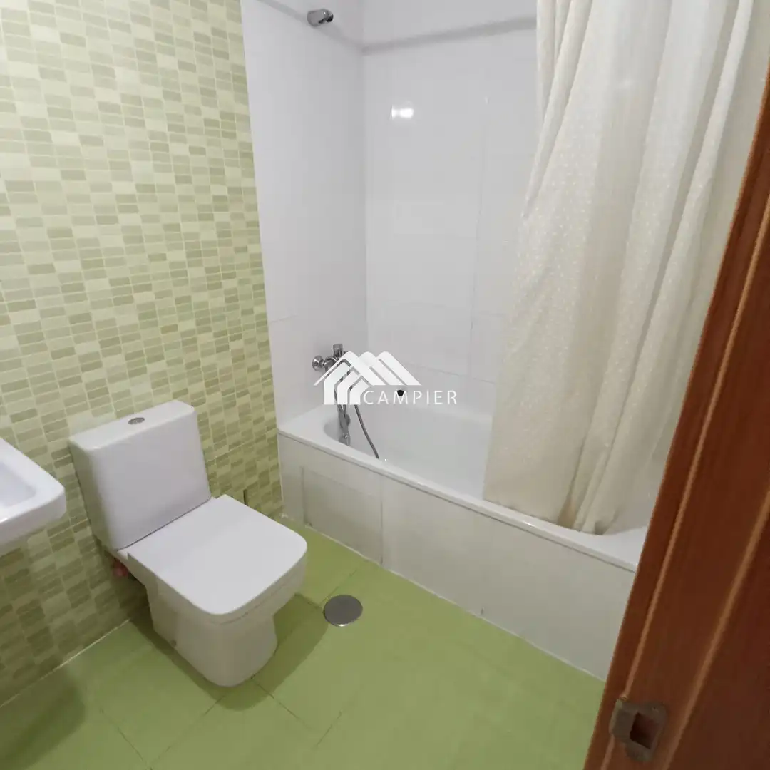 Baño de Piso en venta en Albacete con Calefacción, Terraza y Trastero