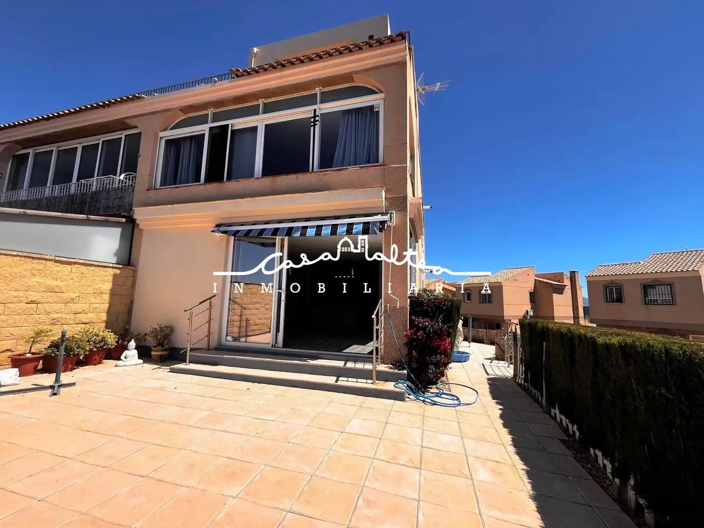 Vista exterior de Apartament en venda en Benidorm amb Aire condicionat, Calefacció i Jardí privat