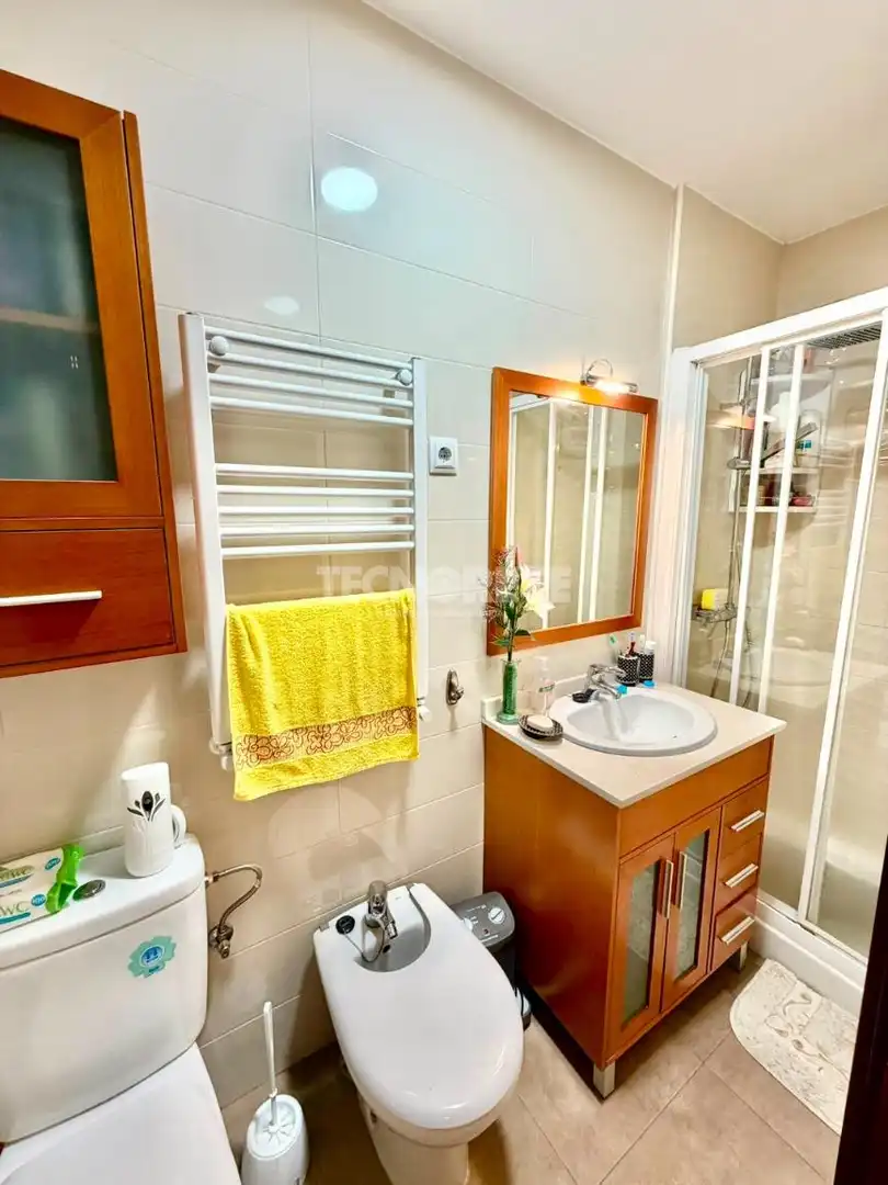 Bathroom of Flat for sale in Madrid