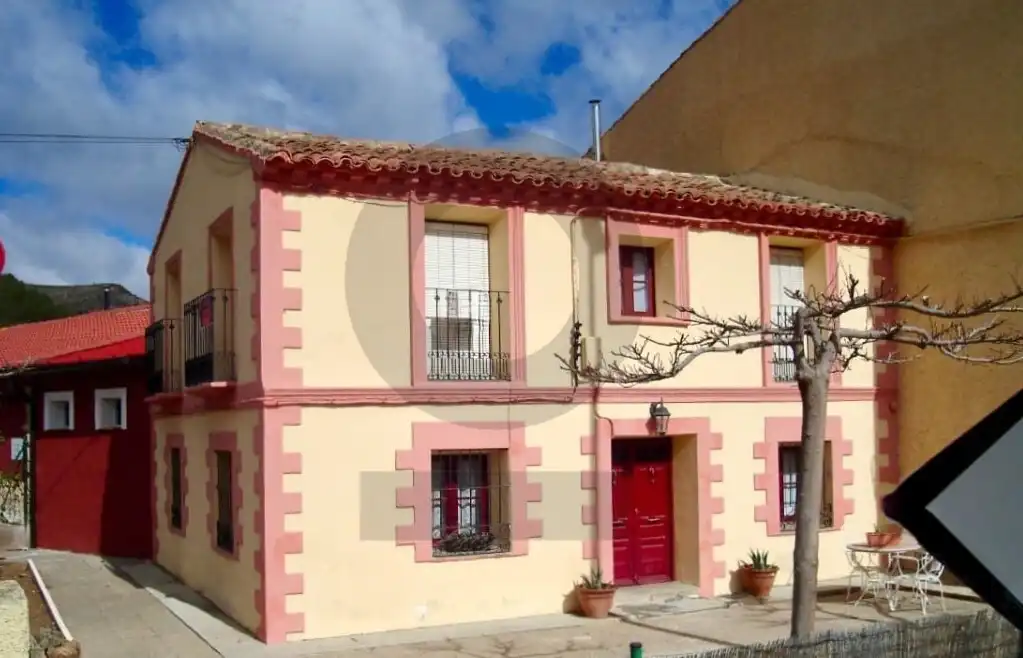 Vista exterior de Casa o chalet en venta en Nuévalos con Aire acondicionado, Calefacción y Terraza