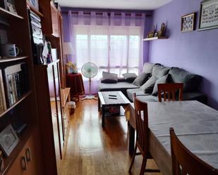 Sala d'estar de Apartament en venda en León Capital  amb Calefacció, Parquet i Terrassa