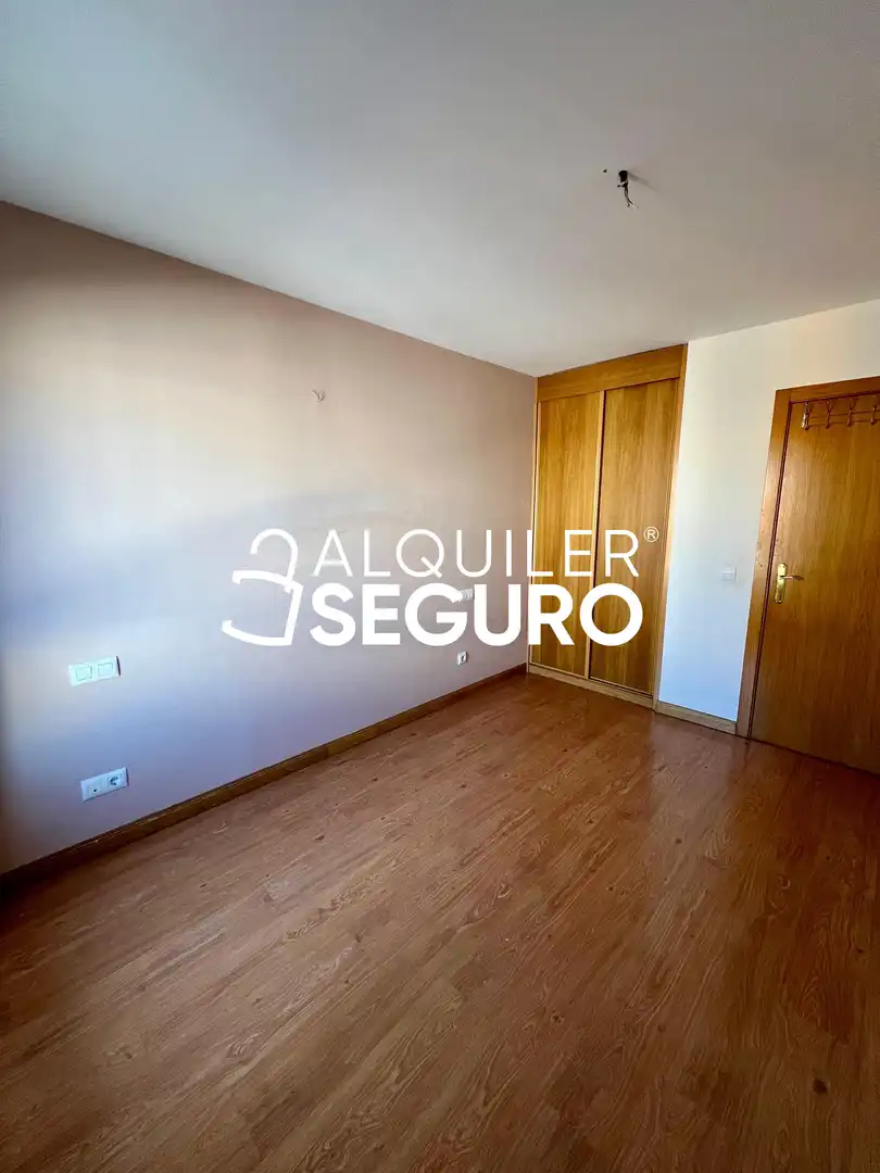Bedroom of Flat for rent in Alcobendas  with Air Conditioner, Heating and Storage room