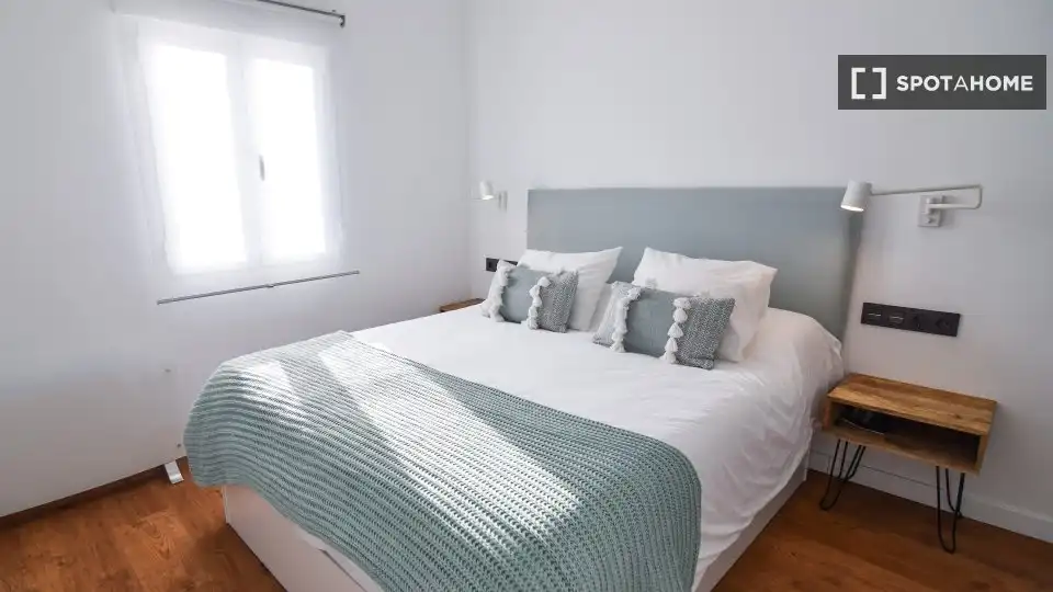 Dormitori de Apartament per a compartir en Barcelona amb Aire condicionat, Terrassa i Moblat
