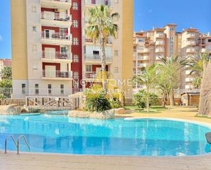 Piscina de Apartament en venda en La Manga del Mar Menor amb Aire condicionat, Calefacció i Terrassa