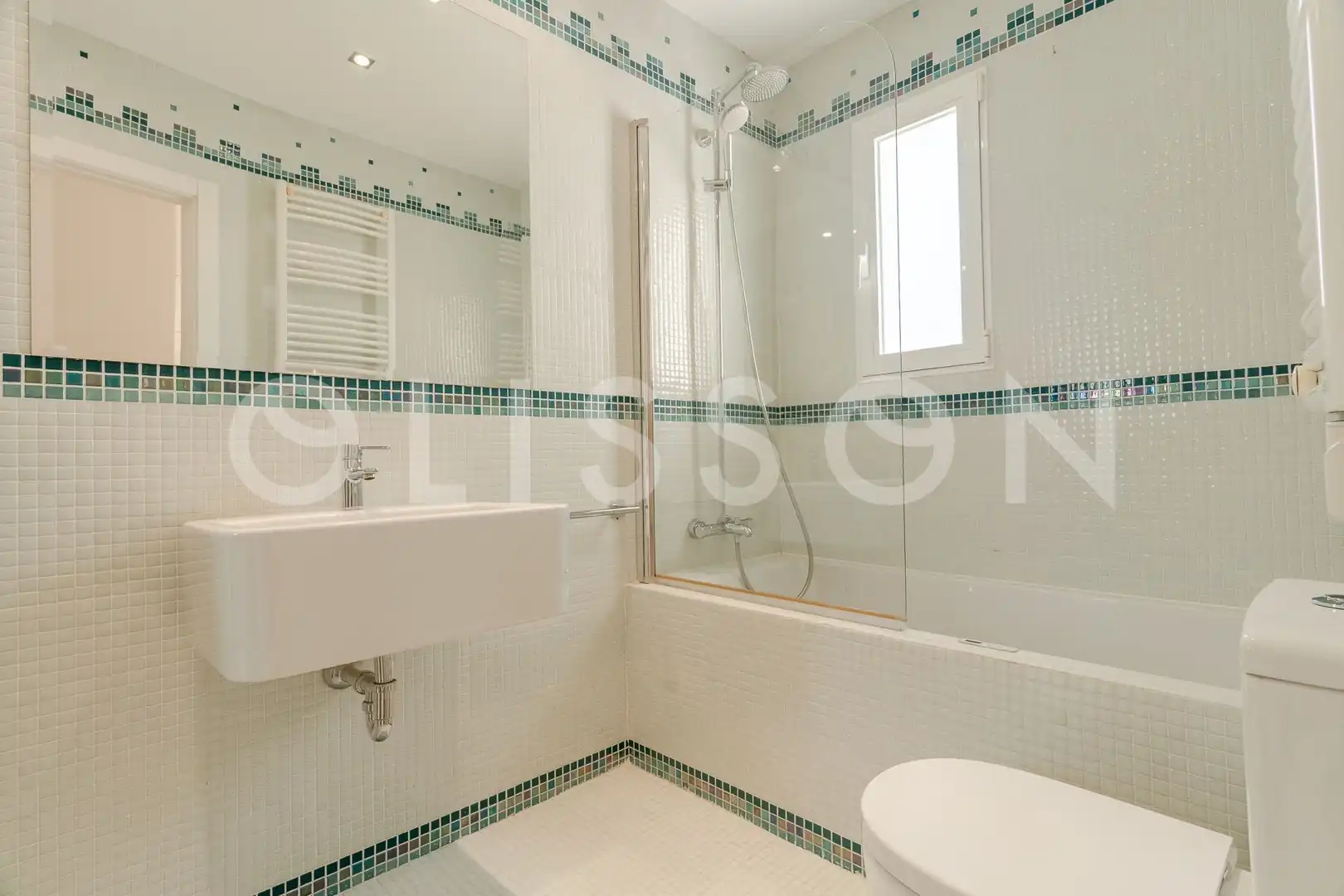 Bathroom of Attic for rent in Madrid  with Air Conditioner, Terrace and Storage room