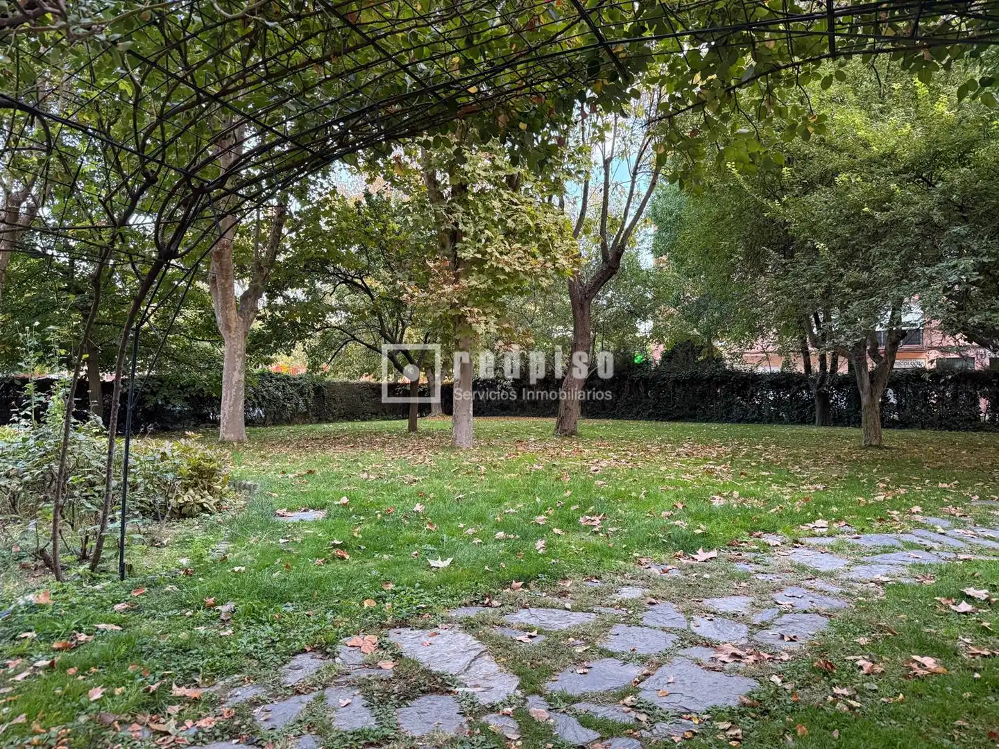 Wohnung zur Miete in Madrid mit Klimaanlage, Heizung und Privatgarten