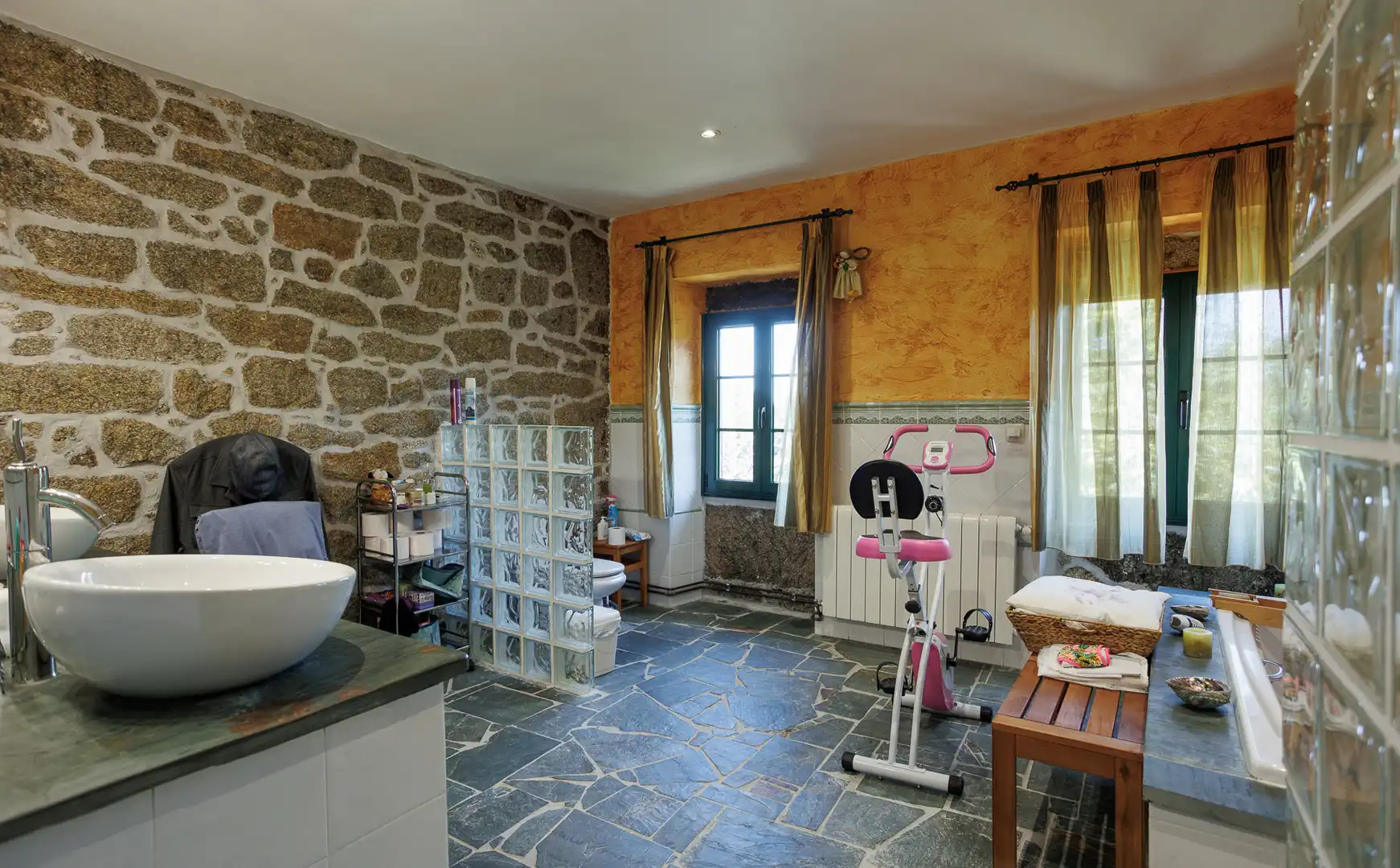 Bathroom of Country homes for sale in Guitiriz  with Furnished