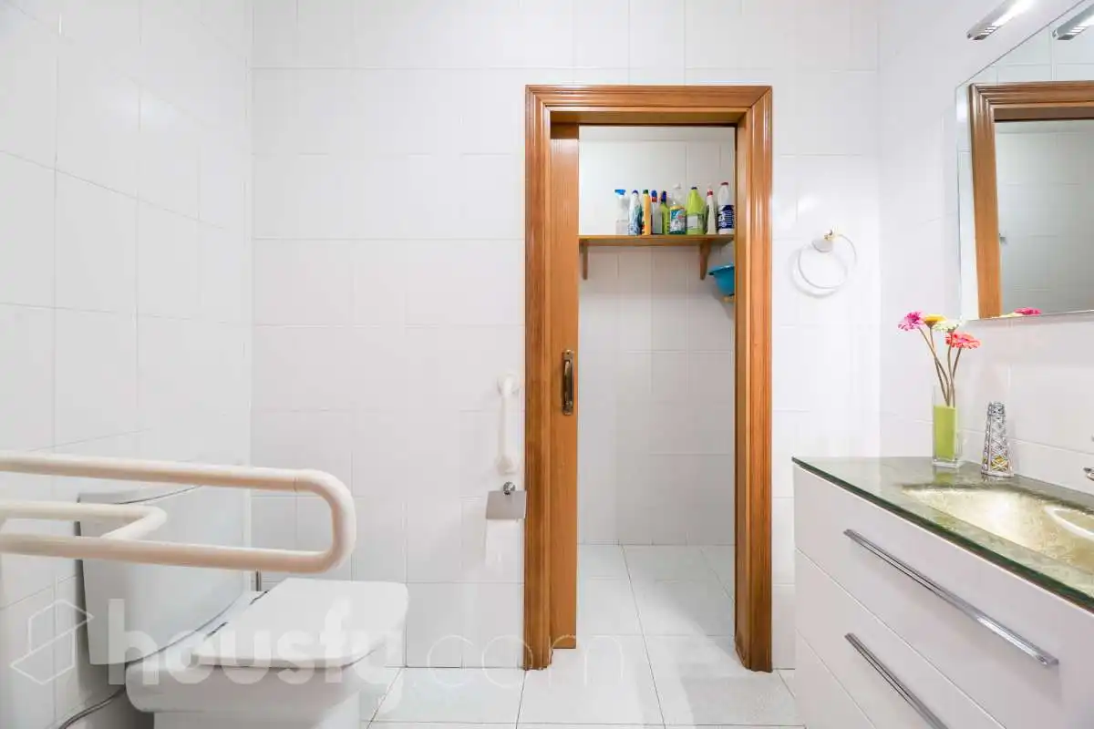 Bany de Casa o xalet en venda en Olèrdola amb Terrassa, Traster i Piscina
