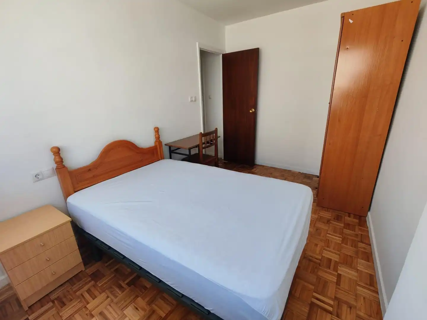Bedroom of Flat for rent in Vigo   with Terrace, Furnished and Balcony